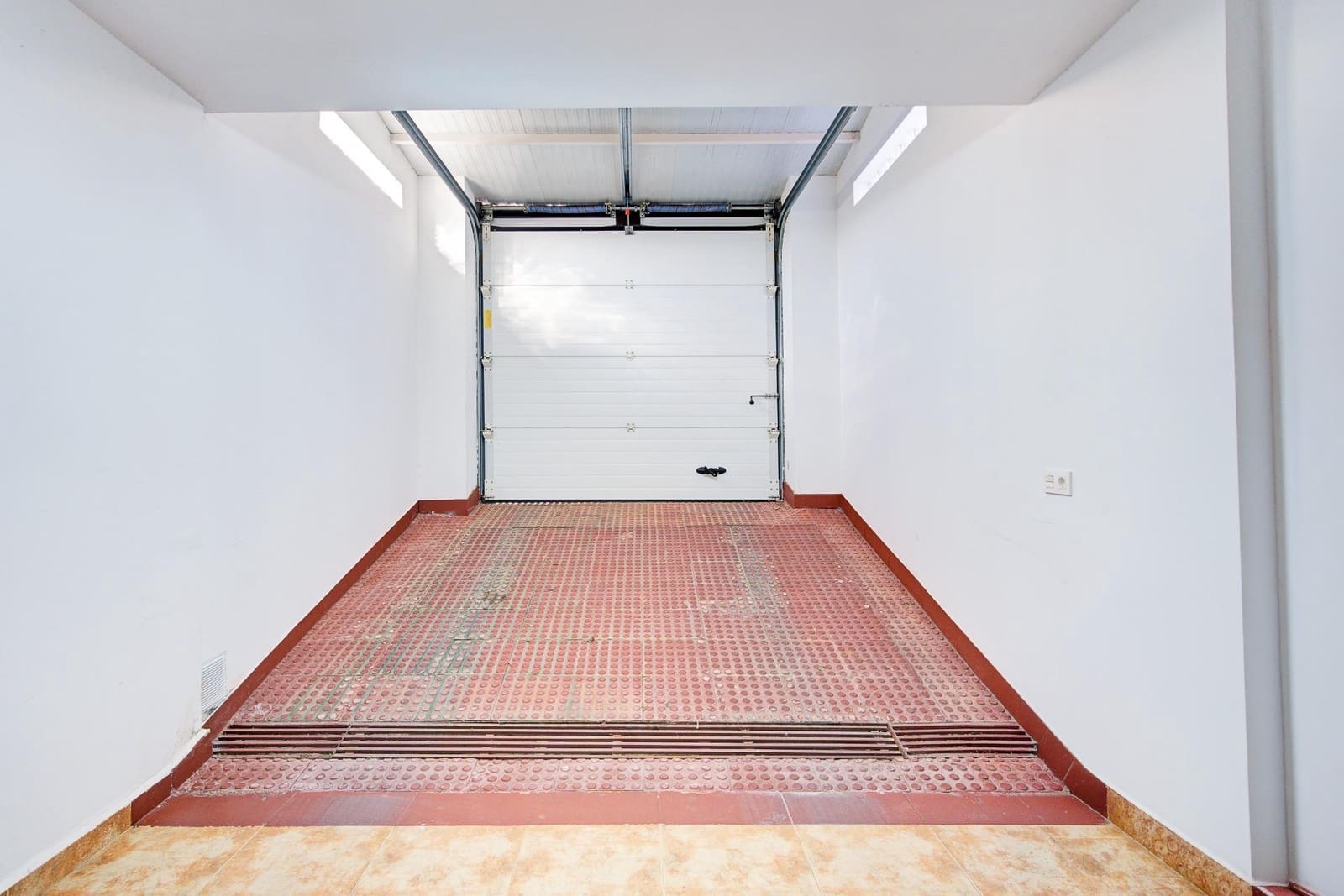 3 slaapkamer Villa te koop in Jun met zwembad - € 370.000 (Ref: 9975432)