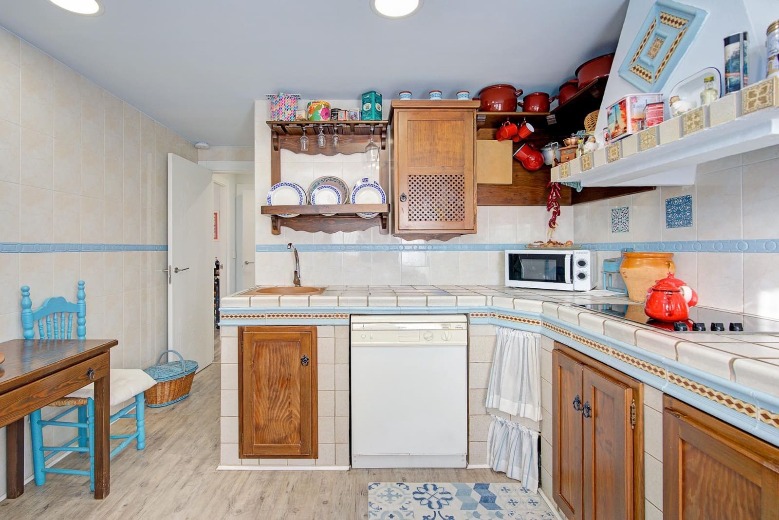 3 slaapkamer Villa te koop in Jun met zwembad - € 370.000 (Ref: 9975432)