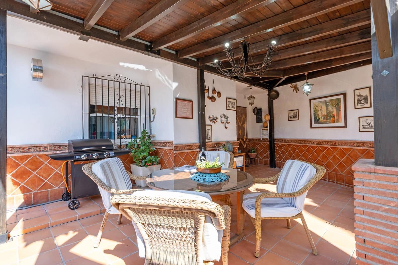 3 slaapkamer Villa te koop in Jun met zwembad - € 370.000 (Ref: 9975432)