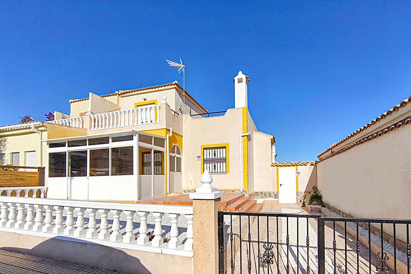 Pareado de 3 habitaciones en Punta Prima en venta - 209.950 € (Ref: 9488808)