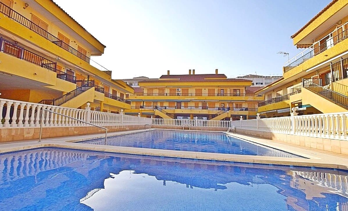 2 soveværelse Byhus til salg i La Mata - € 159.850 (Ref: 9488812)