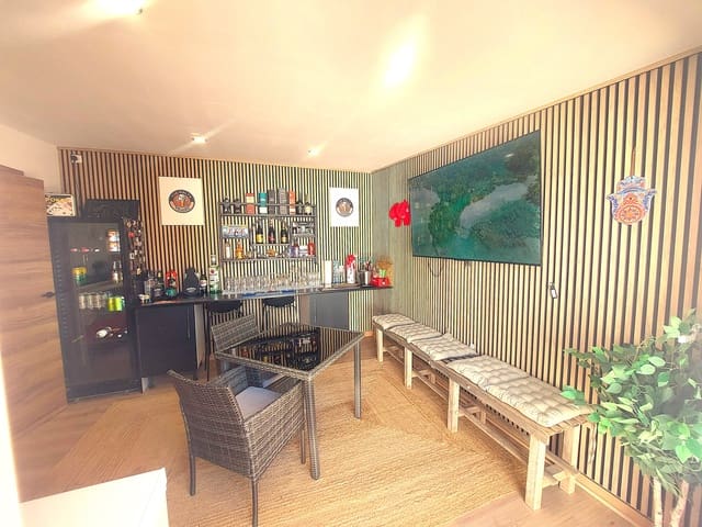 6 bedroom Villa for sale in Benidorm - € 524,999 (Ref: 9488815)