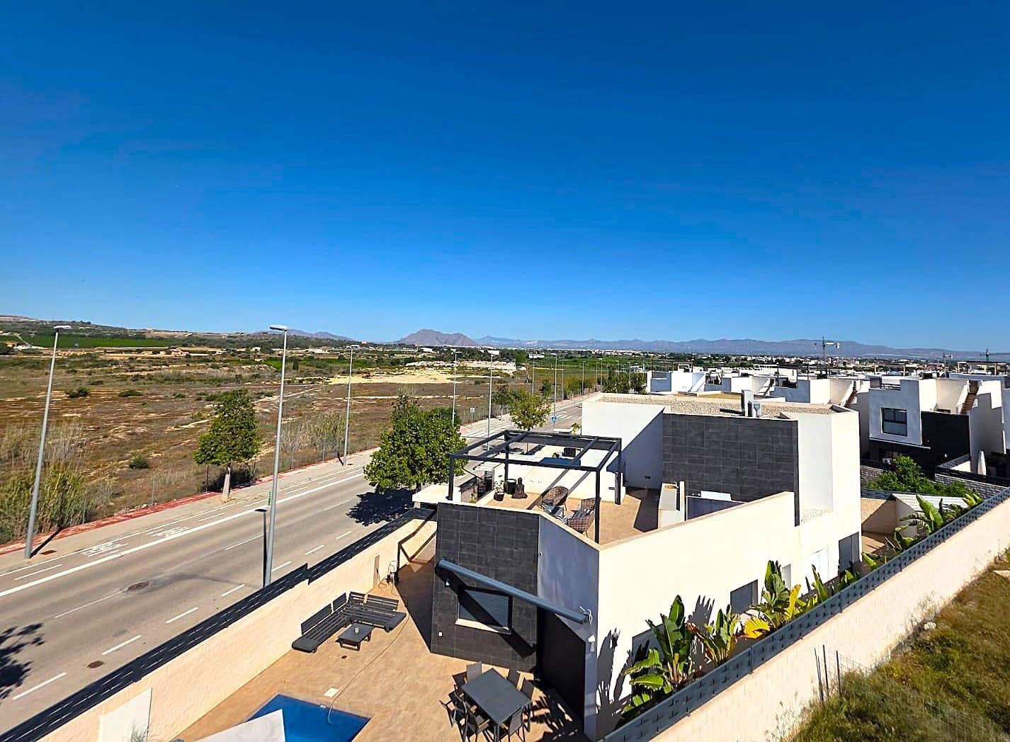 2 bedroom Villa for sale in Monforte del Cid - € 319,950 (Ref: 9488824)