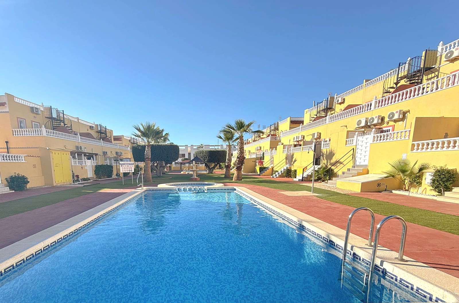 2 bedroom Townhouse for sale in La Zenia - € 209,900 (Ref: 9488828)