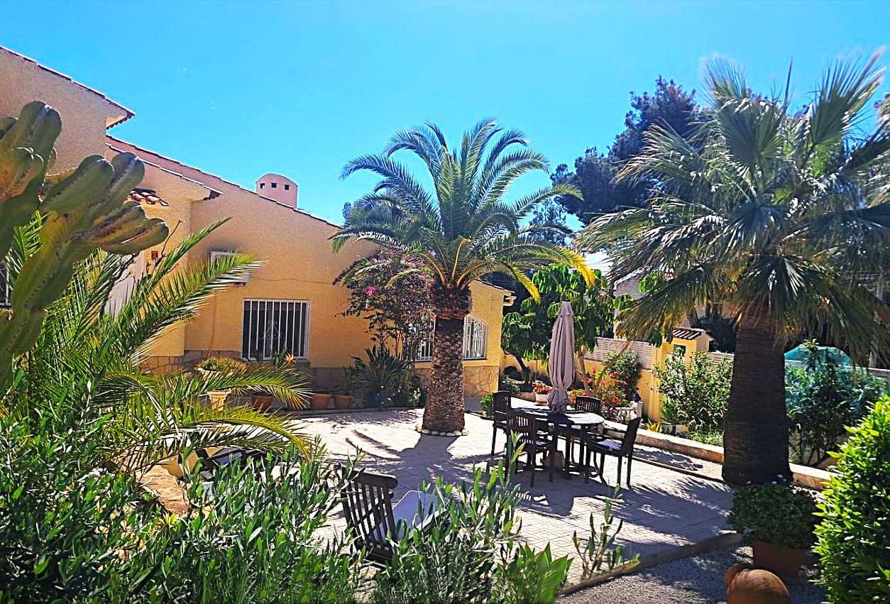 4 bedroom Villa for sale in Altea - € 594,900 (Ref: 9499666)