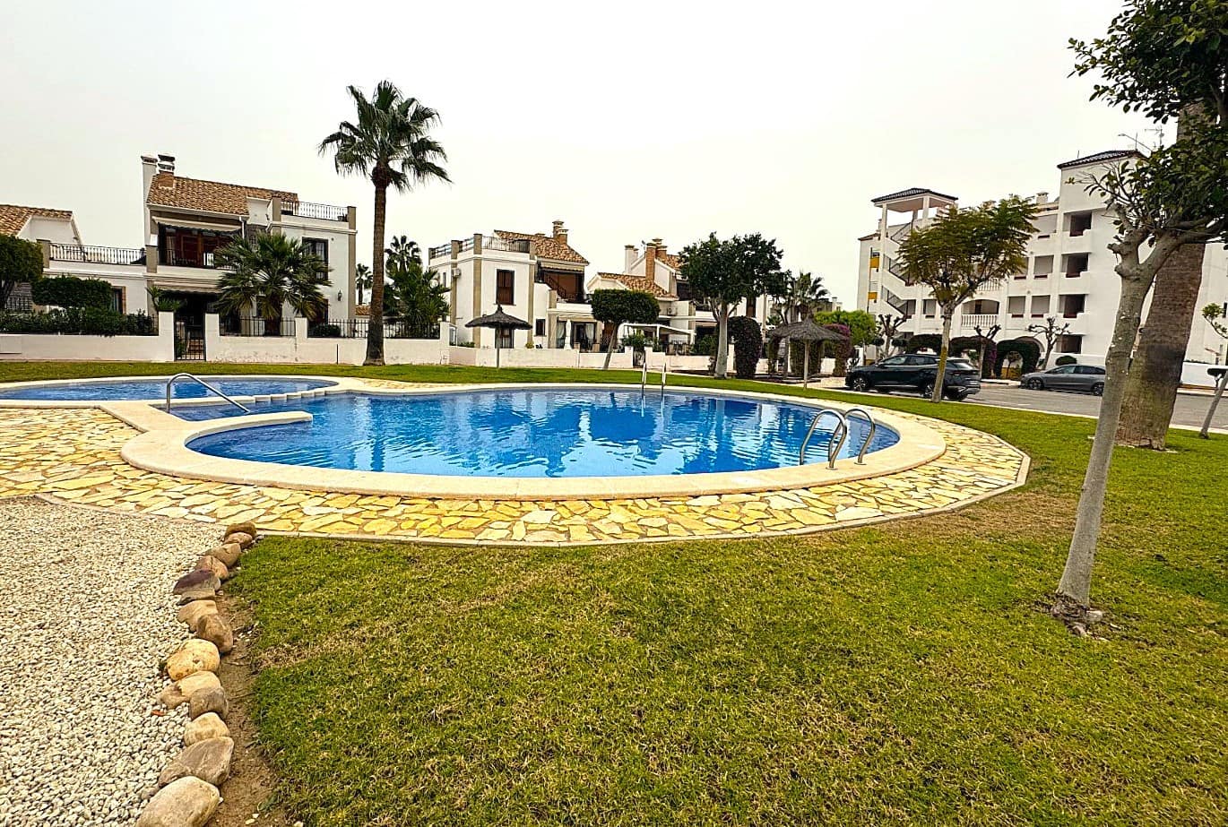 2 soveværelse Lejlighed til salg i Dehesa de Campoamor - € 189.900 (Ref: 9547822)