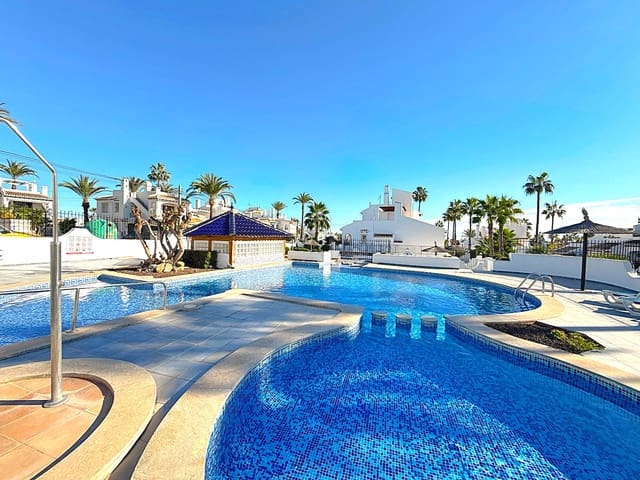 3 makuuhuone Paritalo myytävänä paikassa Monforte del Cid - 229 900 € (Ref: 9547828)