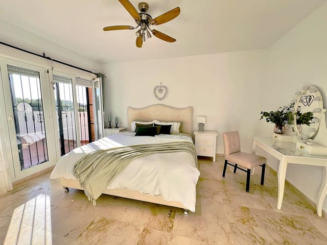 Chalet de 3 habitaciones en Cabo Roig, Orihuela en venta - 639.850 € (Ref: 9604646)