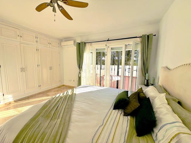 Chalet de 3 habitaciones en Cabo Roig, Orihuela en venta - 639.850 € (Ref: 9604646)