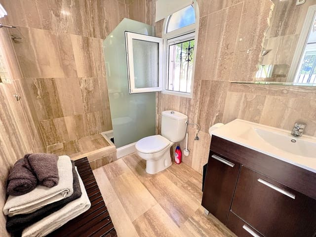 Chalet de 3 habitaciones en Cabo Roig, Orihuela en venta - 639.850 € (Ref: 9604646)