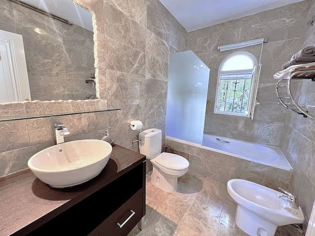 Chalet de 3 habitaciones en Cabo Roig, Orihuela en venta - 639.850 € (Ref: 9604646)