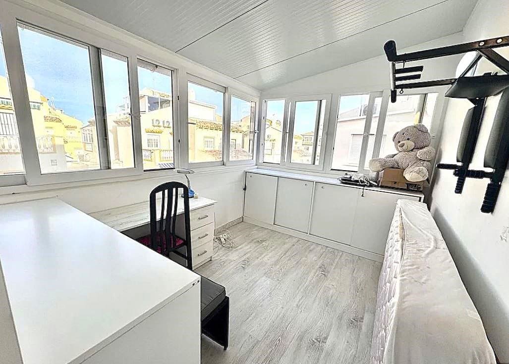 5 bedroom Villa for sale in Playa Flamenca with pool - € 209,950 (Ref: 9663603)