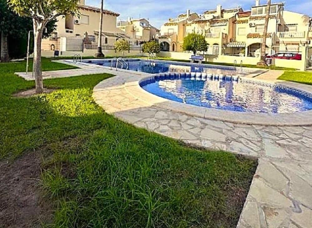 5 bedroom Villa for sale in Playa Flamenca with pool - € 209,950 (Ref: 9663603)