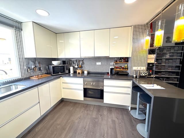 3 makuuhuone Huoneisto myytävänä paikassa Ensanche - Diputacion, Alicante kaupunki - 364 950 € (Ref: 9665272)