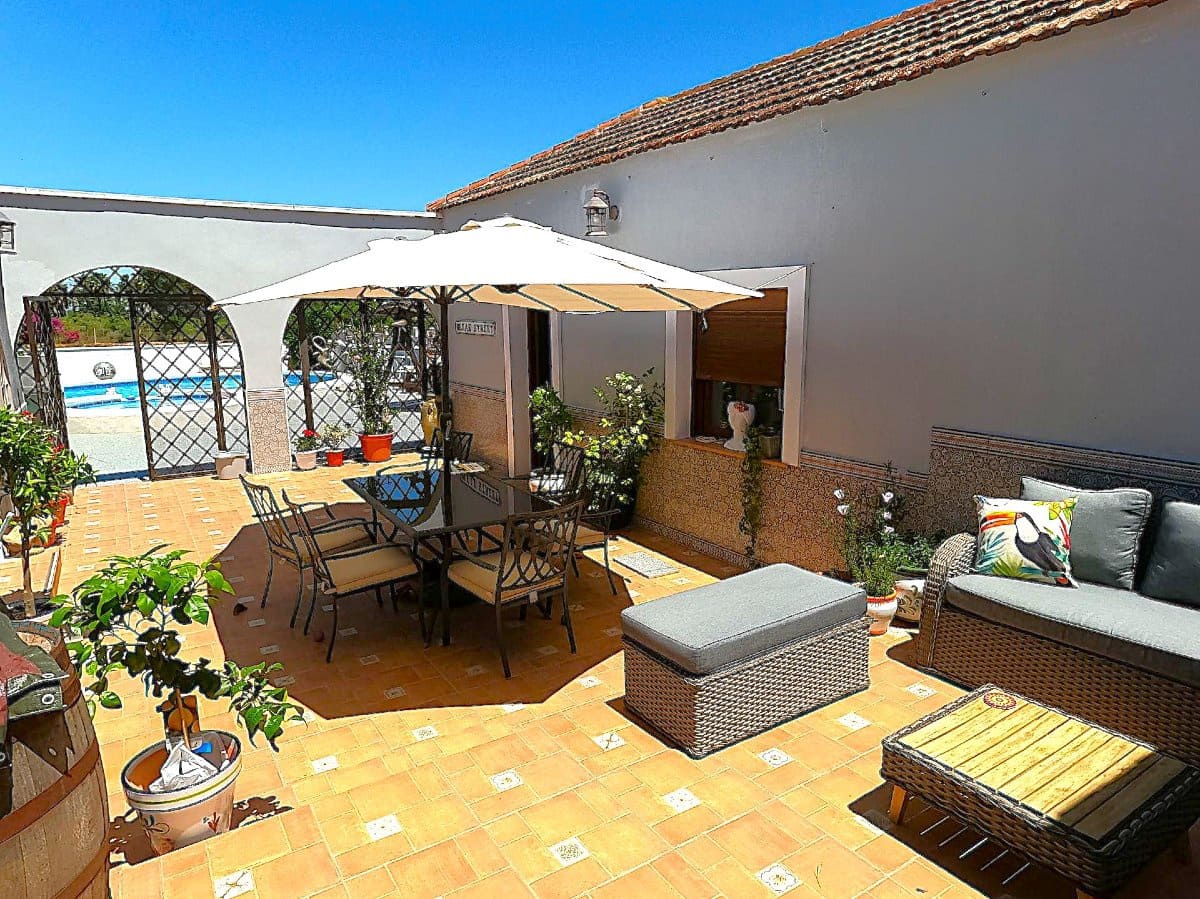 5 soveværelse Villa til salg i Jacarilla med swimmingpool - € 574.950 (Ref: 9706058)