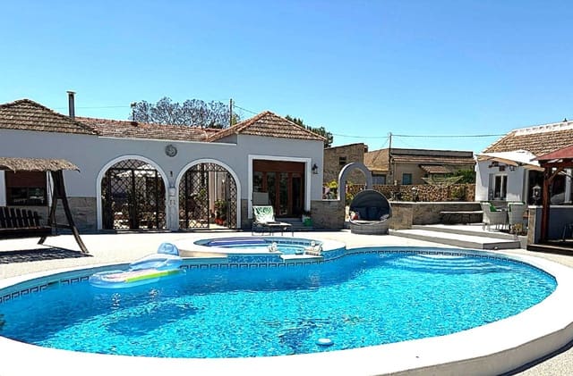 5 soveværelse Villa til salg i Jacarilla med swimmingpool - € 574.950 (Ref: 9706058)