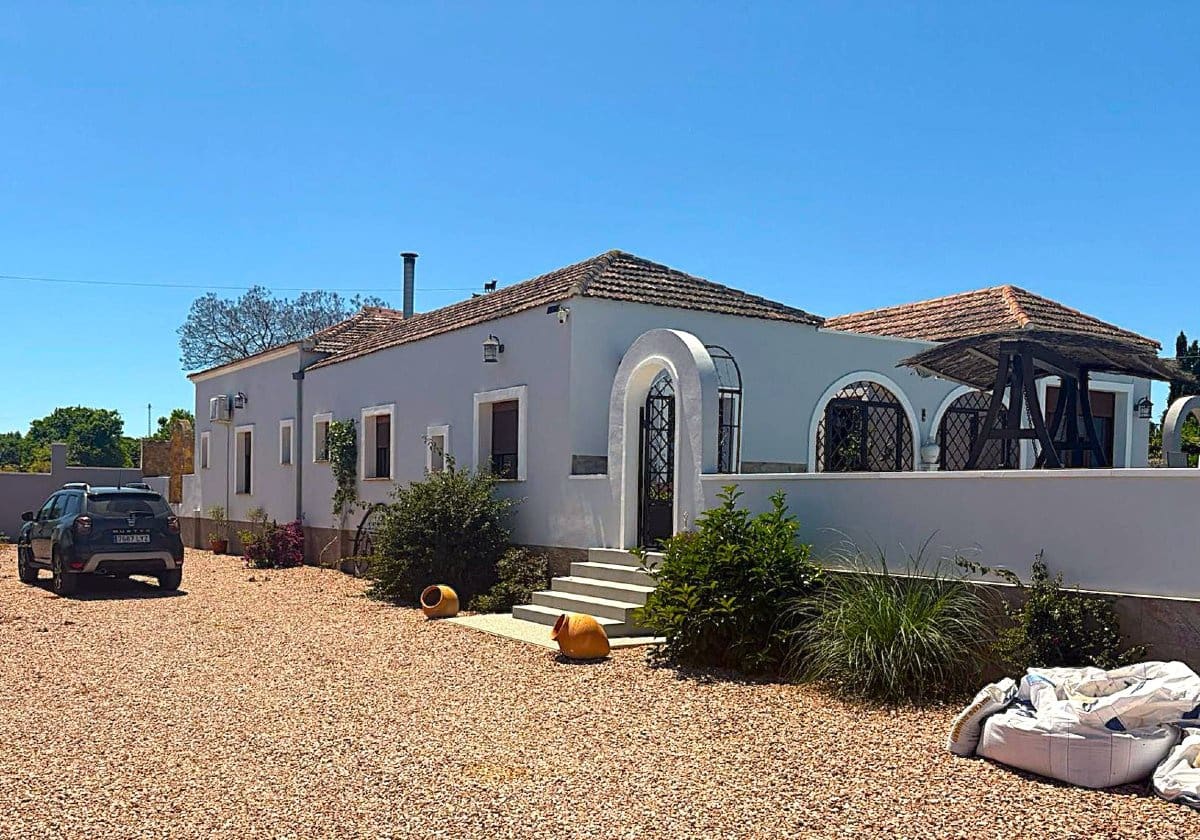 5 soveværelse Villa til salg i Jacarilla med swimmingpool - € 574.950 (Ref: 9706058)