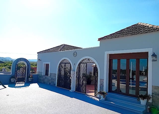 5 soveværelse Villa til salg i Jacarilla med swimmingpool - € 574.950 (Ref: 9706058)