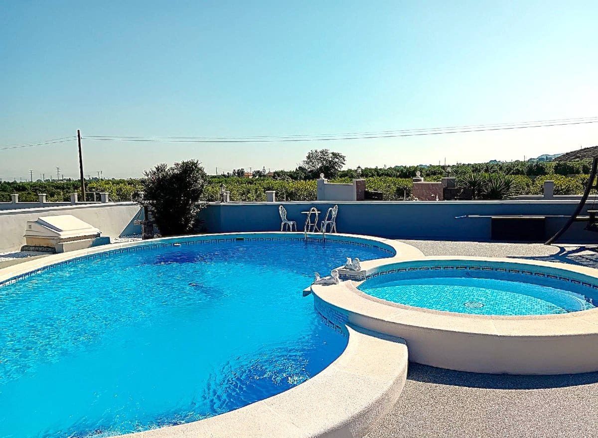 5 soveværelse Villa til salg i Jacarilla med swimmingpool - € 574.950 (Ref: 9706058)