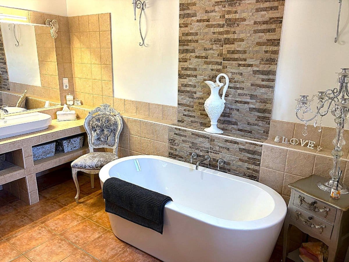 5 soveværelse Villa til salg i Jacarilla med swimmingpool - € 574.950 (Ref: 9706058)