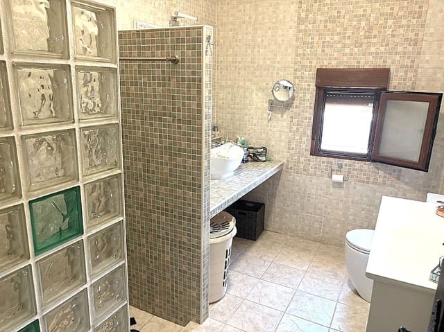 5 soveværelse Villa til salg i Jacarilla med swimmingpool - € 574.950 (Ref: 9706058)