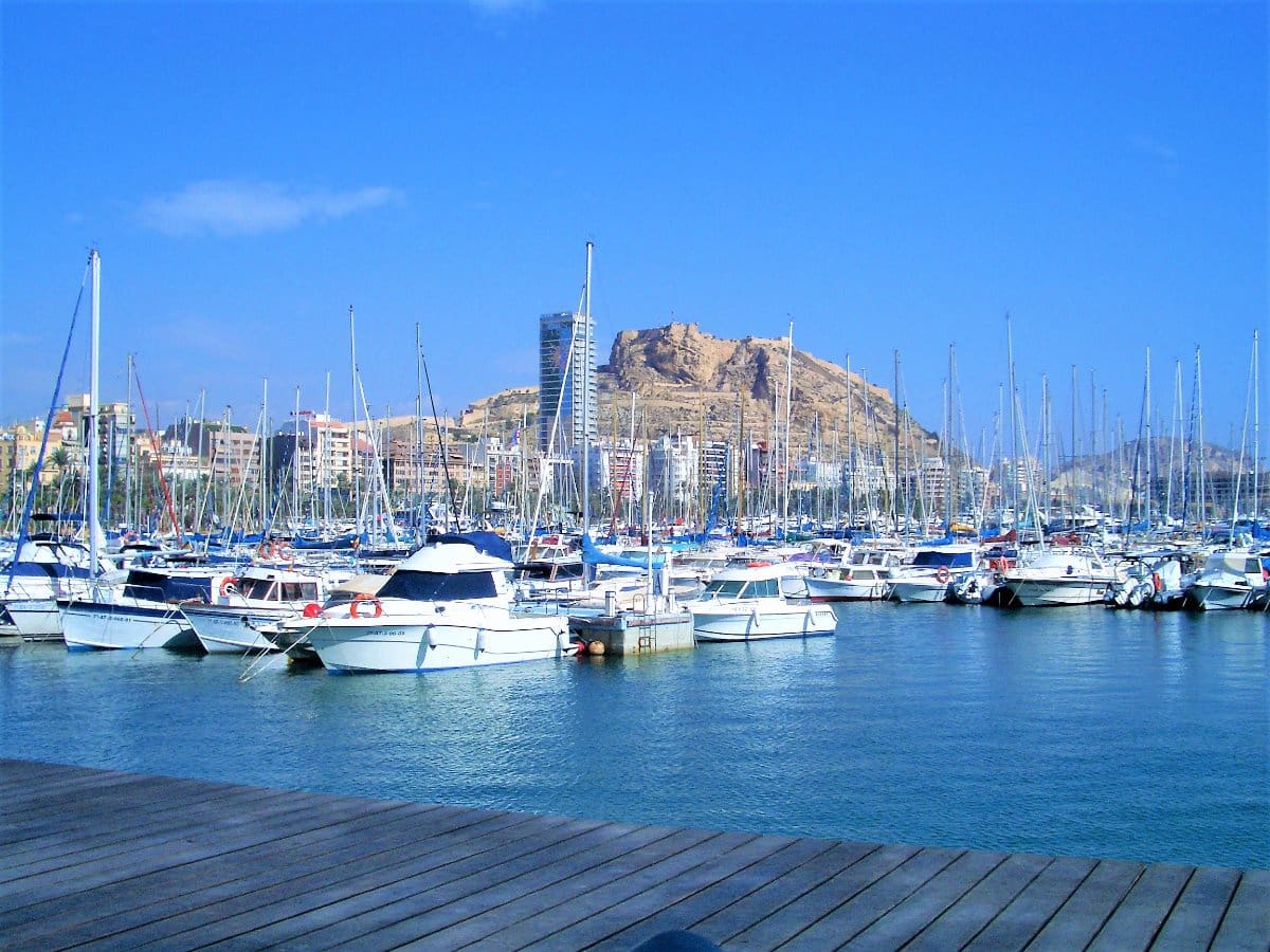 2 bedroom Apartment for sale in Alicante / Alacant city with pool garage - € 312,000 (Ref: 9706065)