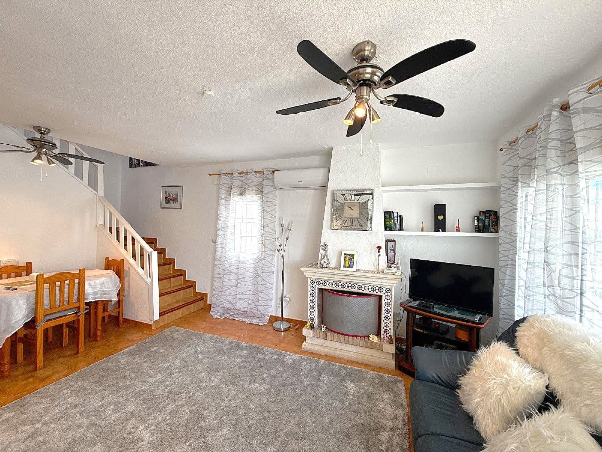 3 quarto Moradia para venda em Villamartin com piscina - 229 900 € (Ref: 9706074)