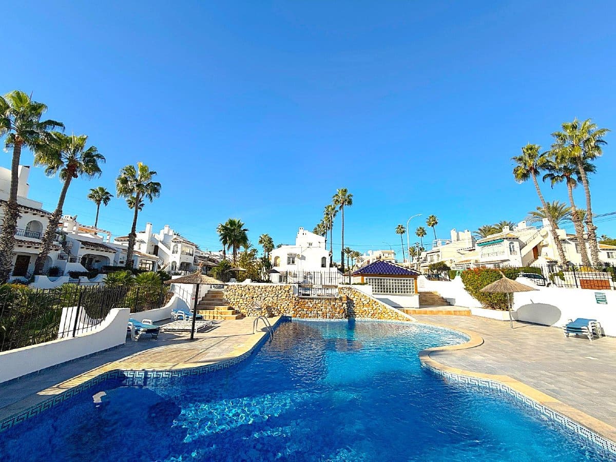 3 quarto Moradia para venda em Villamartin com piscina - 229 900 € (Ref: 9706074)