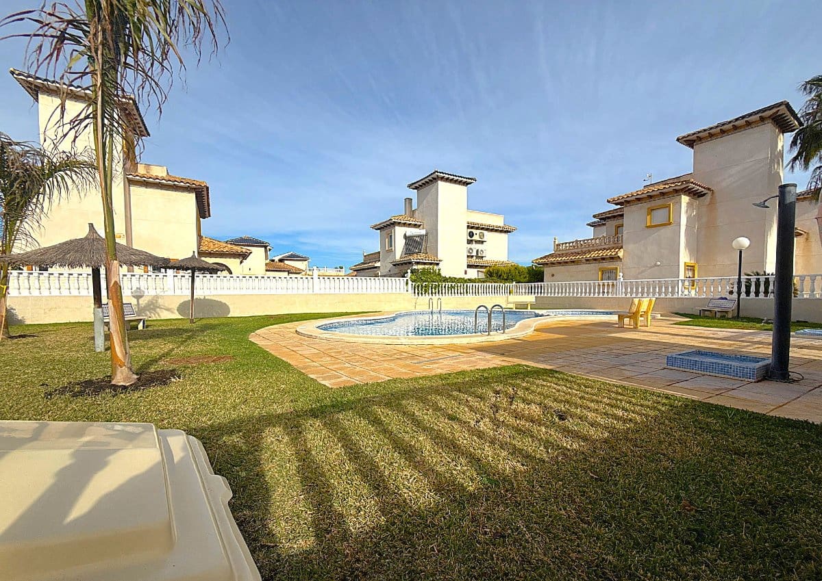 2 bedroom Apartment for sale in Cabo Roig with pool - € 154,900 (Ref: 9706080)