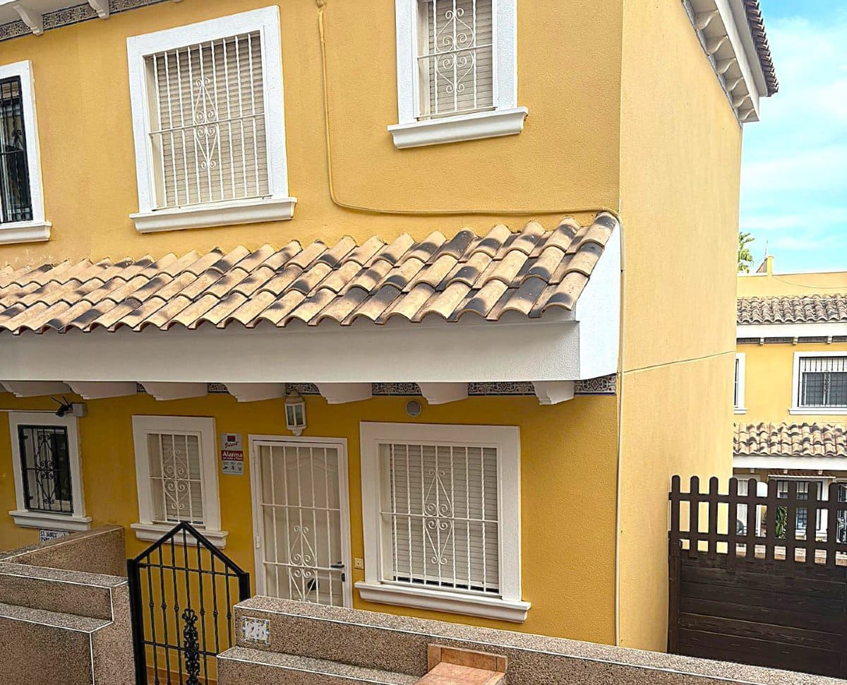 2 bedroom Townhouse for sale in Algorfa with pool garage - € 143,950 (Ref: 9706081)