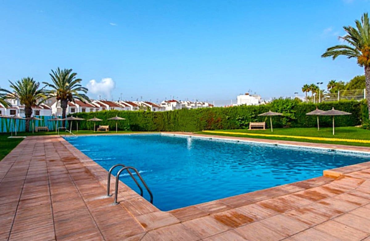 2 soverom Hus til salgs i Torrevieja med svømmebasseng - € 138 950 (Ref: 9706082)