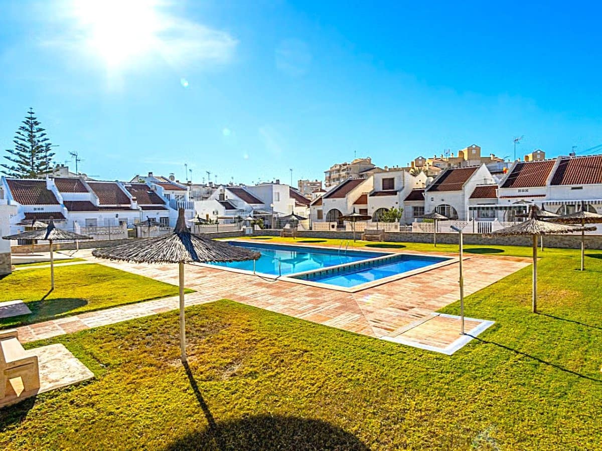 2 soverom Hus til salgs i Torrevieja med svømmebasseng - € 138 950 (Ref: 9706082)