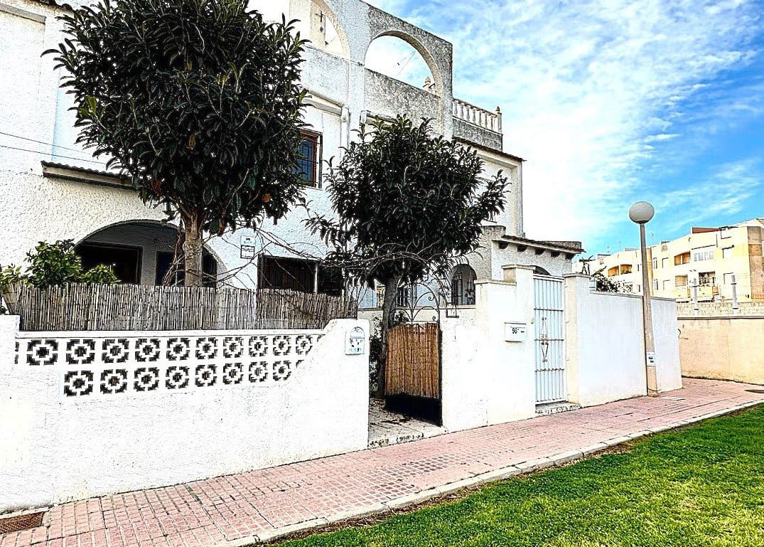 2 soverom Hus til salgs i Torrevieja med svømmebasseng - € 138 950 (Ref: 9706082)