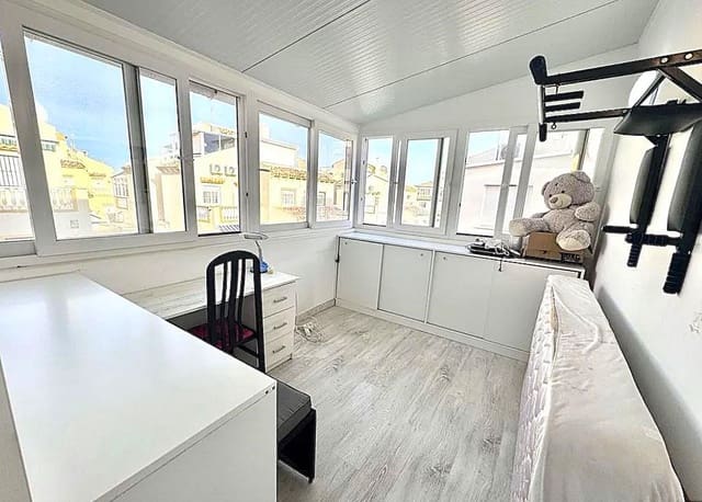 Chalet de 5 habitaciones en Playa Flamenca, Orihuela en venta con piscina - 209.950 € (Ref: 9706095)