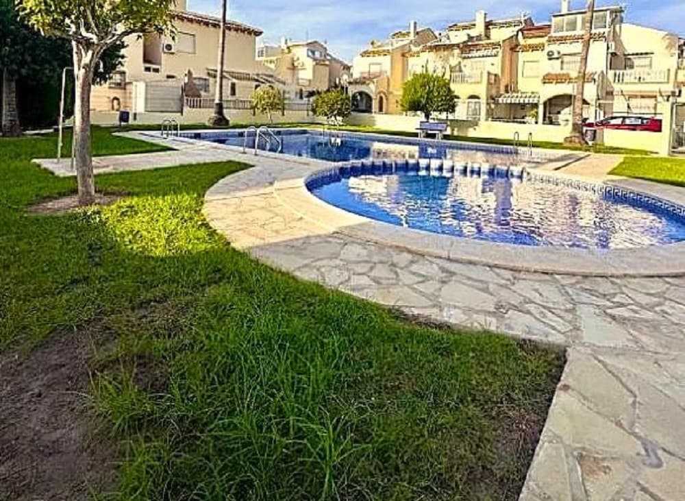 5 Zimmer Villa zu verkaufen in Playa Flamenca mit Pool - 209.950 € (Ref: 9706095)