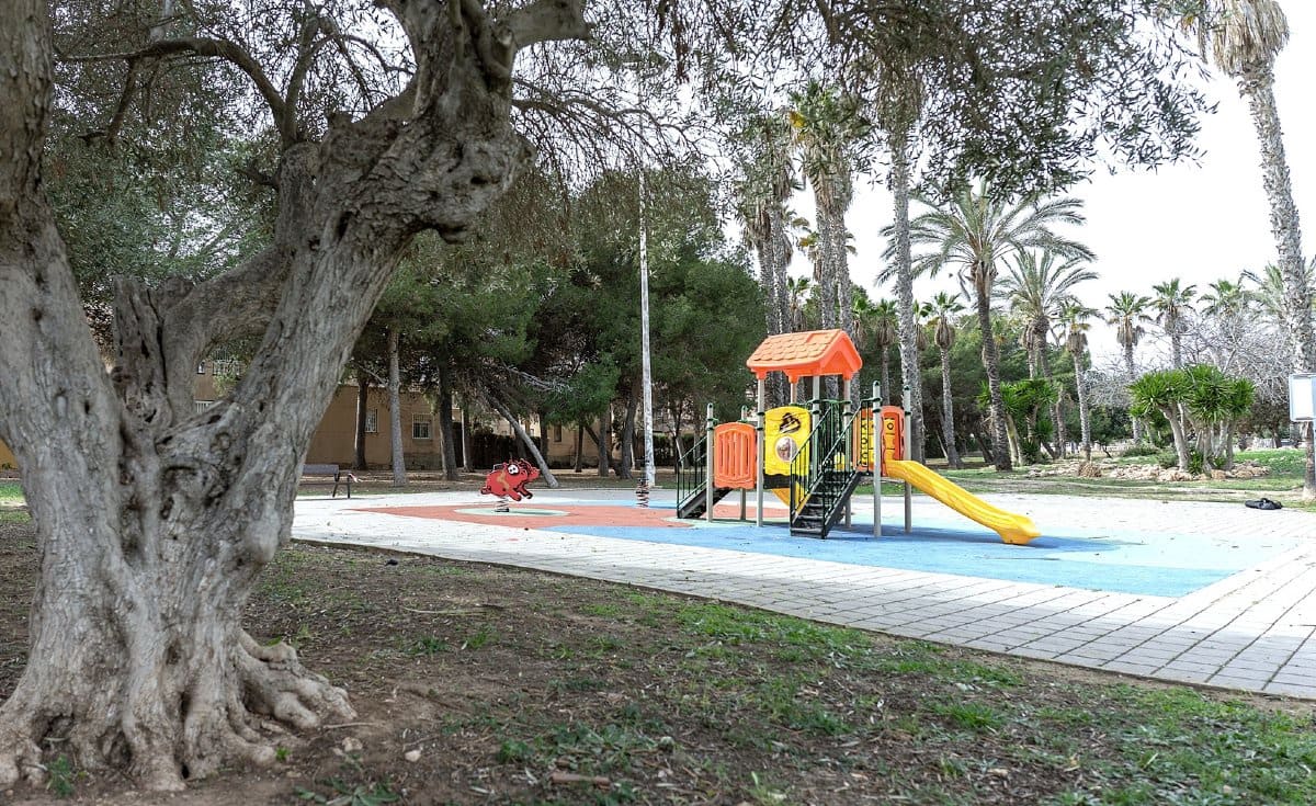 2 Zimmer Villa zu verkaufen in Los Altos mit Pool Garage - 270.000 € (Ref: 9709458)