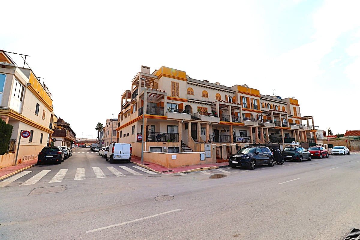 2 bedroom Apartment for sale in Ciudad Quesada with pool - € 139,900 (Ref: 9728438)