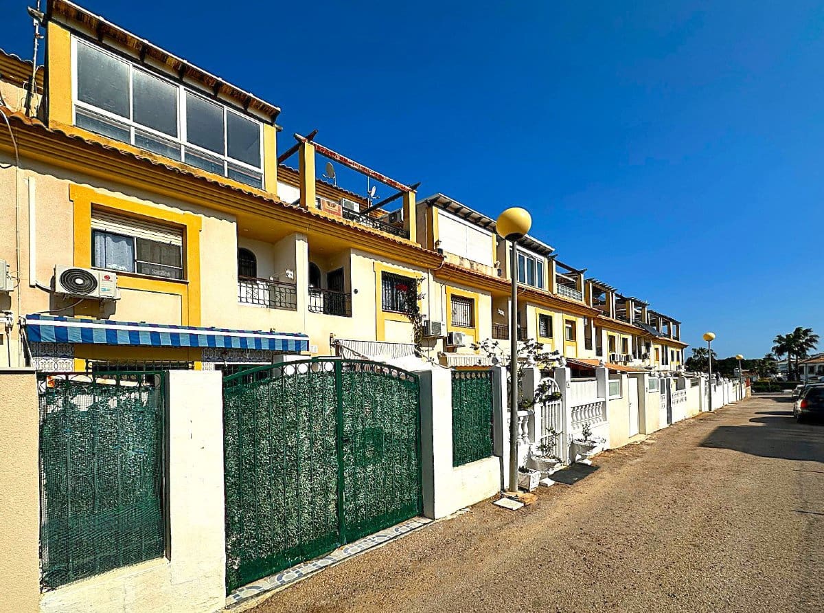 4 bedroom Townhouse for sale in La Zenia with pool garage - € 249,950 (Ref: 9728439)