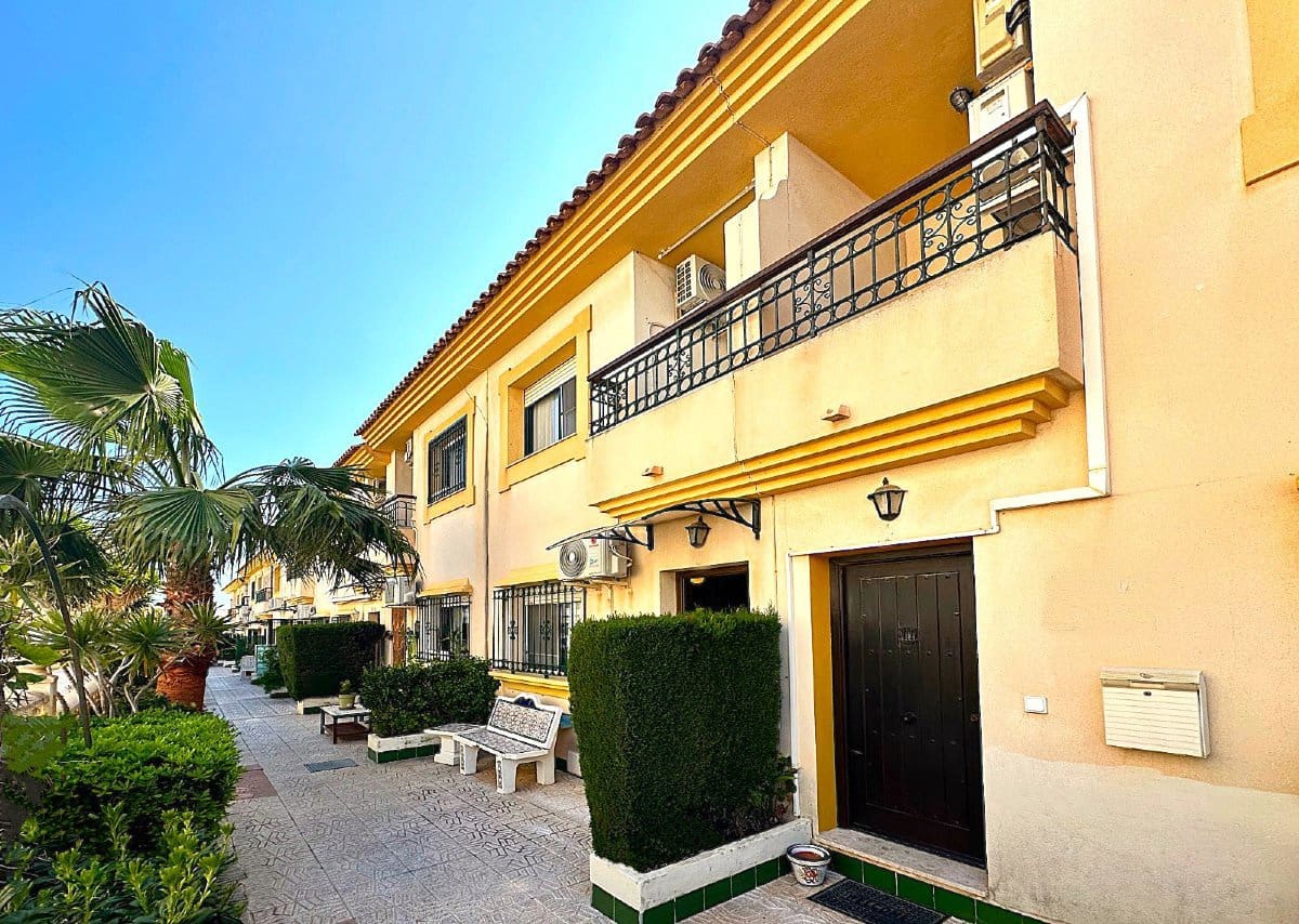 4 bedroom Townhouse for sale in La Zenia with pool garage - € 249,950 (Ref: 9728439)