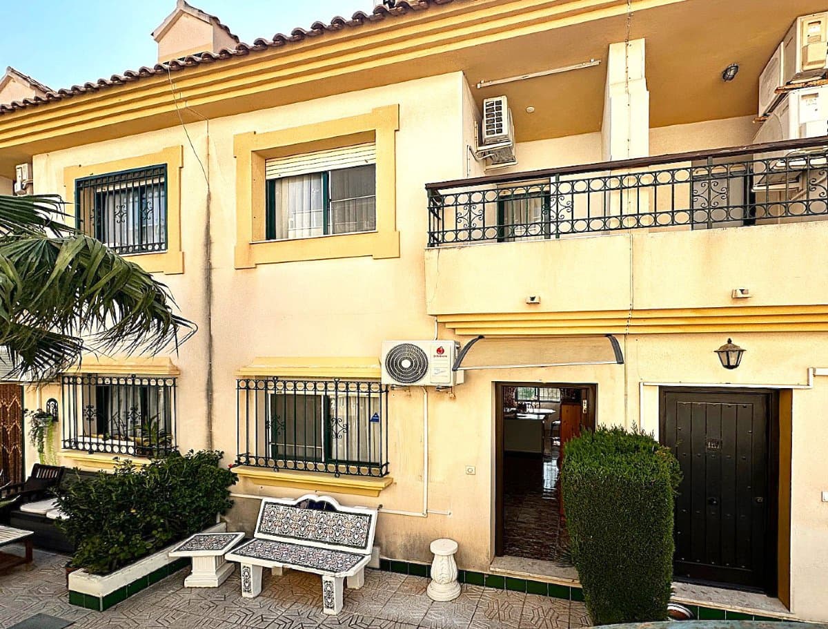 4 bedroom Townhouse for sale in La Zenia with pool garage - € 249,950 (Ref: 9728439)