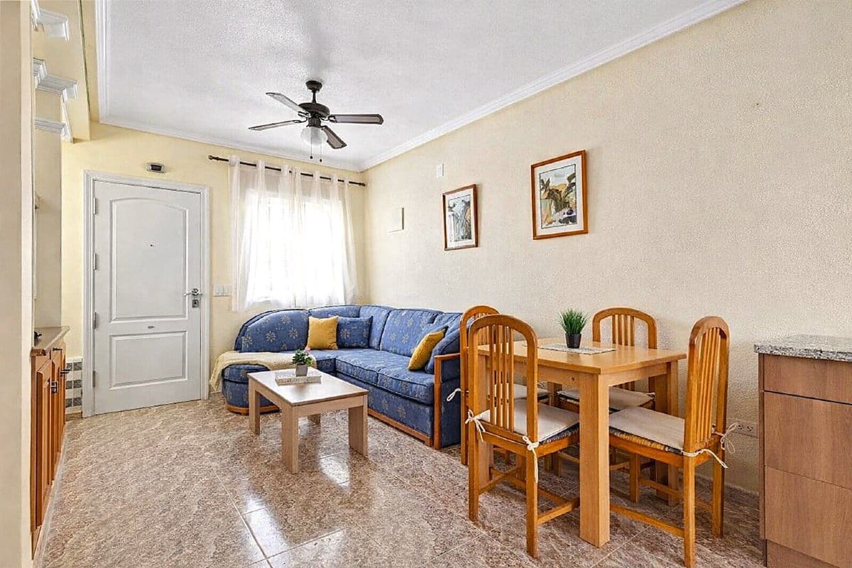 Casa de 2 habitaciones en Villamartin en venta con piscina garaje - 184.950 € (Ref: 9731539)