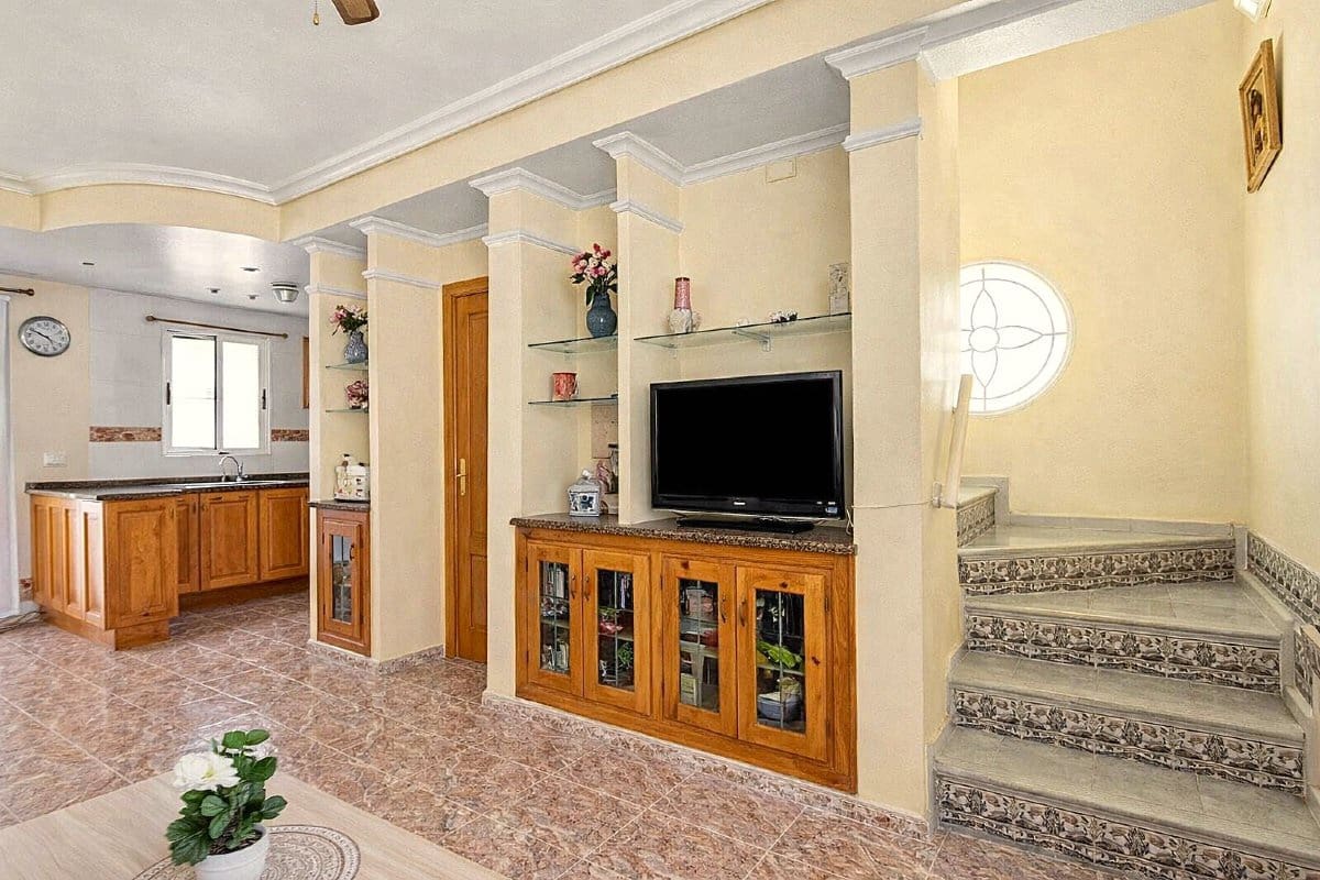 Casa de 2 habitaciones en Villamartin en venta con piscina garaje - 184.950 € (Ref: 9731539)