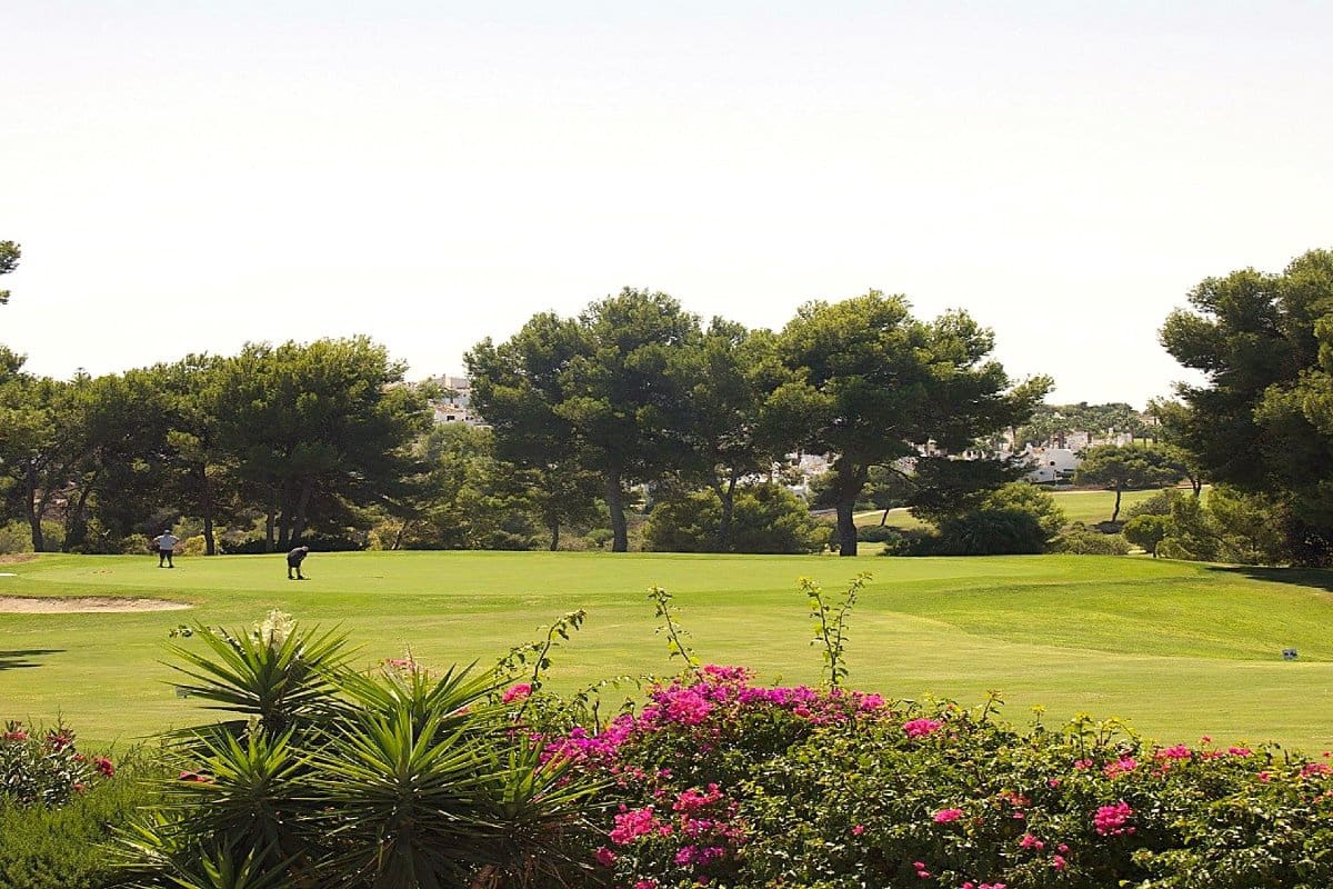 Casa de 2 habitaciones en Villamartin en venta con piscina garaje - 184.950 € (Ref: 9731539)