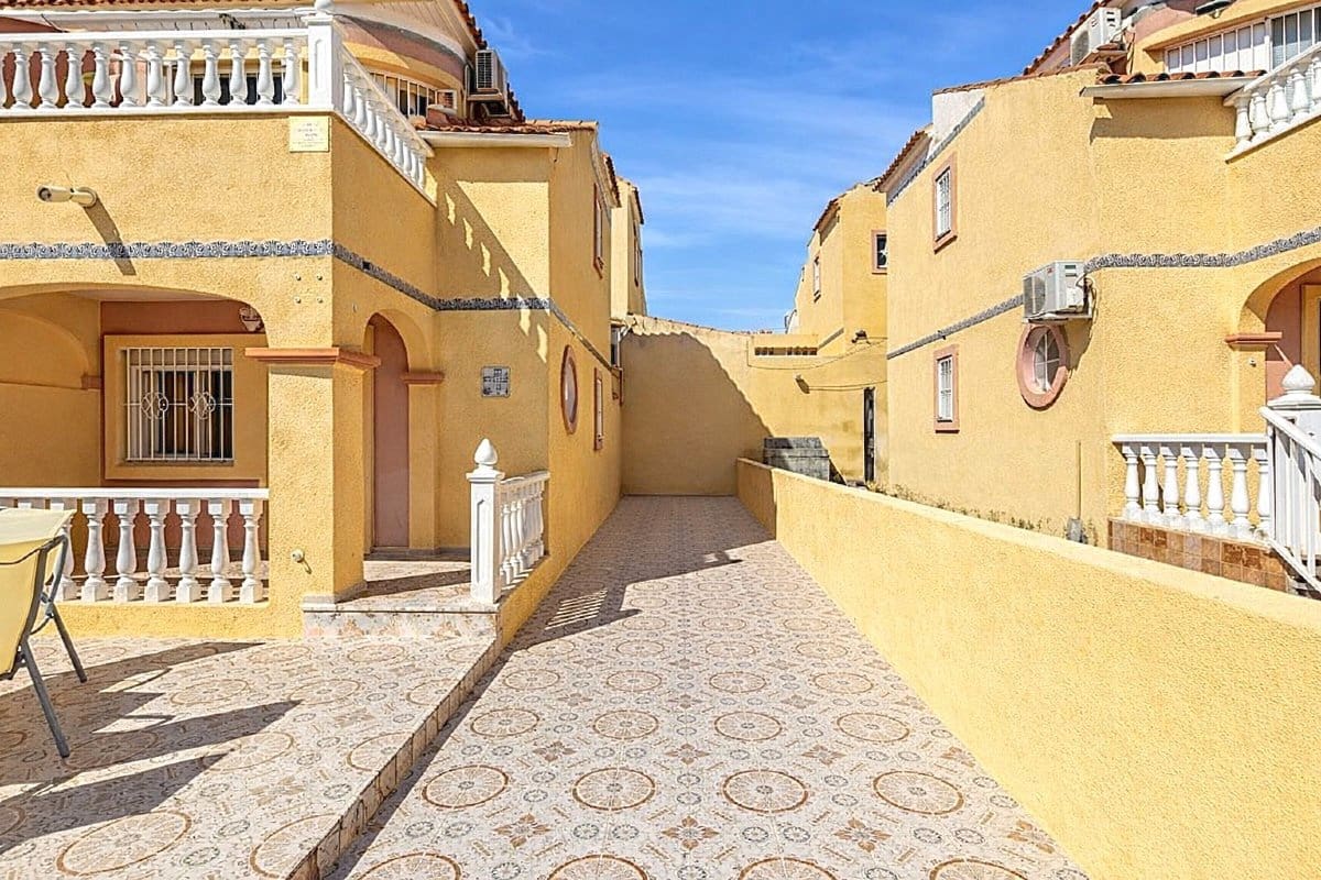 Casa de 2 habitaciones en Villamartin en venta con piscina garaje - 184.950 € (Ref: 9731539)