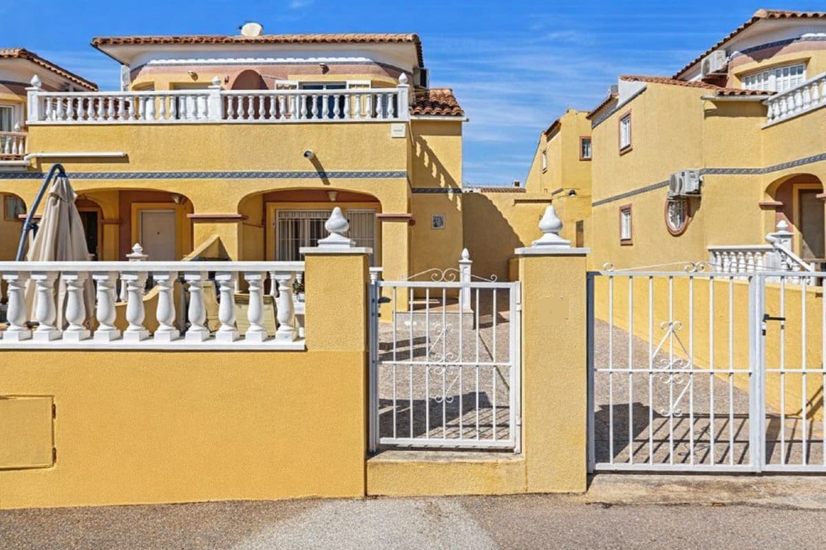 Casa de 2 habitaciones en Villamartin en venta con piscina garaje - 184.950 € (Ref: 9731539)