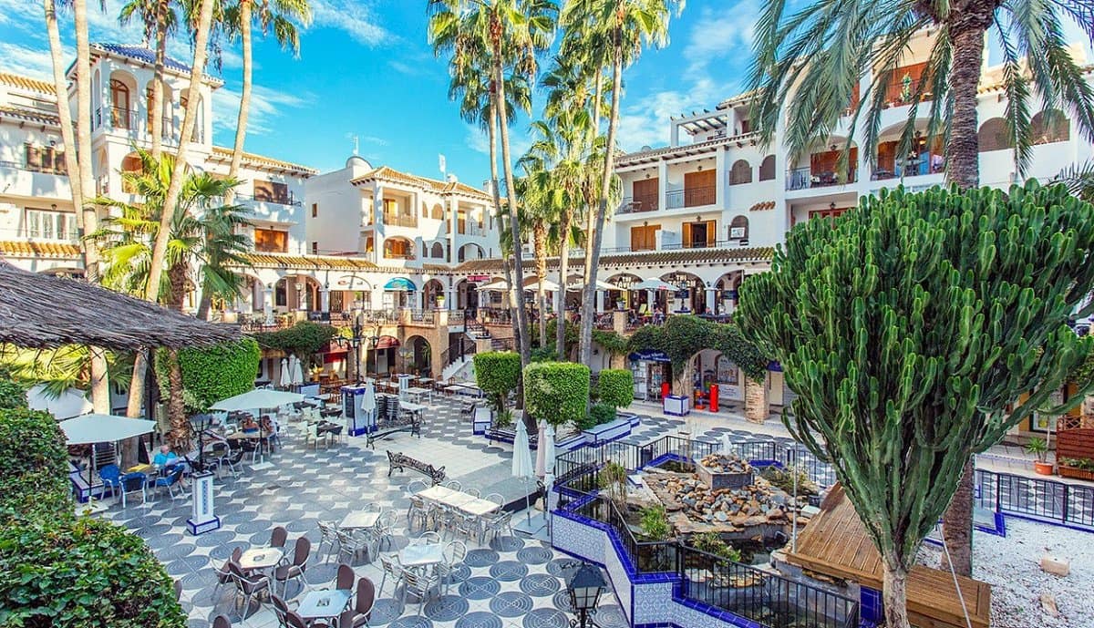 Casa de 2 habitaciones en Villamartin en venta con piscina garaje - 184.950 € (Ref: 9731539)