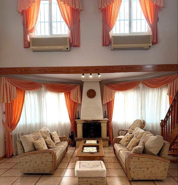 Chalet de 5 habitaciones en Playa Flamenca en venta con piscina garaje - 650.000 € (Ref: 9735056)