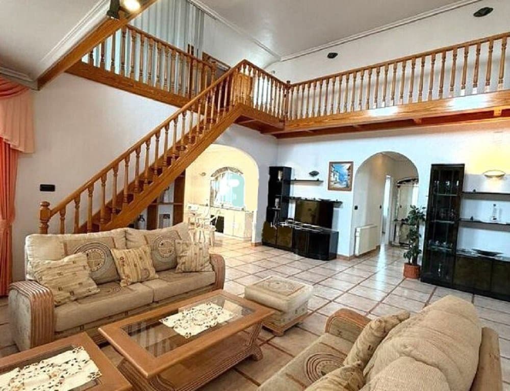 Chalet de 5 habitaciones en Playa Flamenca en venta con piscina garaje - 650.000 € (Ref: 9735056)