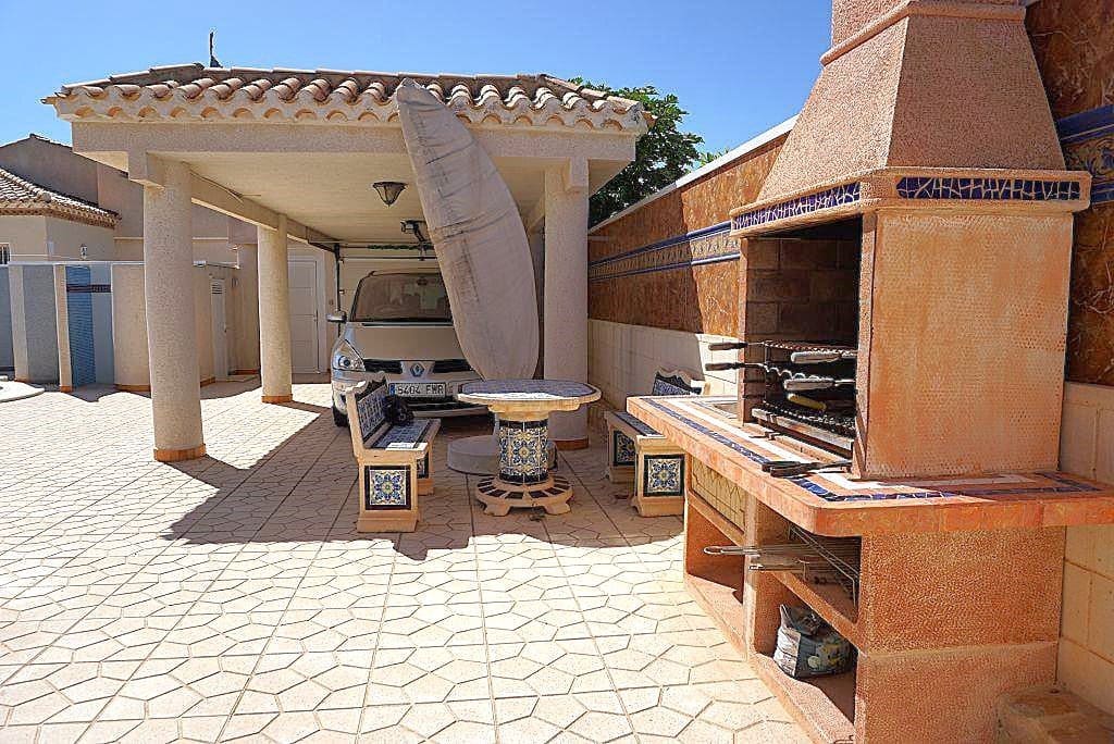 Chalet de 5 habitaciones en Playa Flamenca en venta con piscina garaje - 650.000 € (Ref: 9735056)