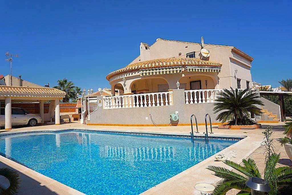 Chalet de 5 habitaciones en Playa Flamenca en venta con piscina garaje - 650.000 € (Ref: 9735056)